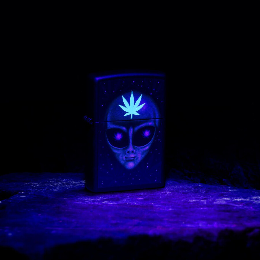 alien leaf design